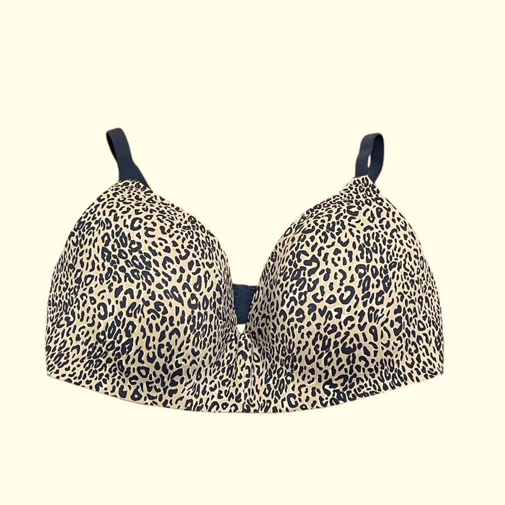 PINK - Victorias Secret Wear Eveywhere Wireless Push-up Bra - EUC